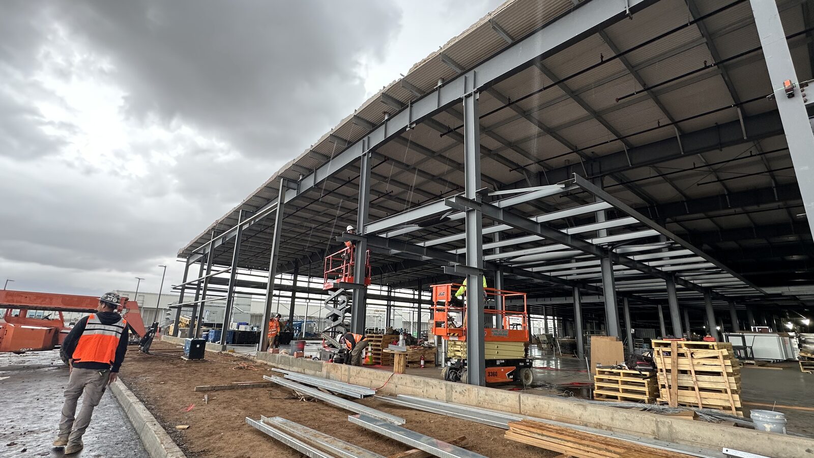 PHX82 Campus — Steel Erection — photo 2
